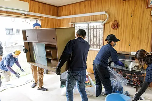 遺品整理作業の様子