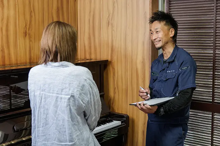 悪徳業者の見分け方と回避法を伝えるスタッフ